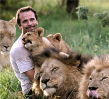 Kevin_Richardson_with_lions.jpg